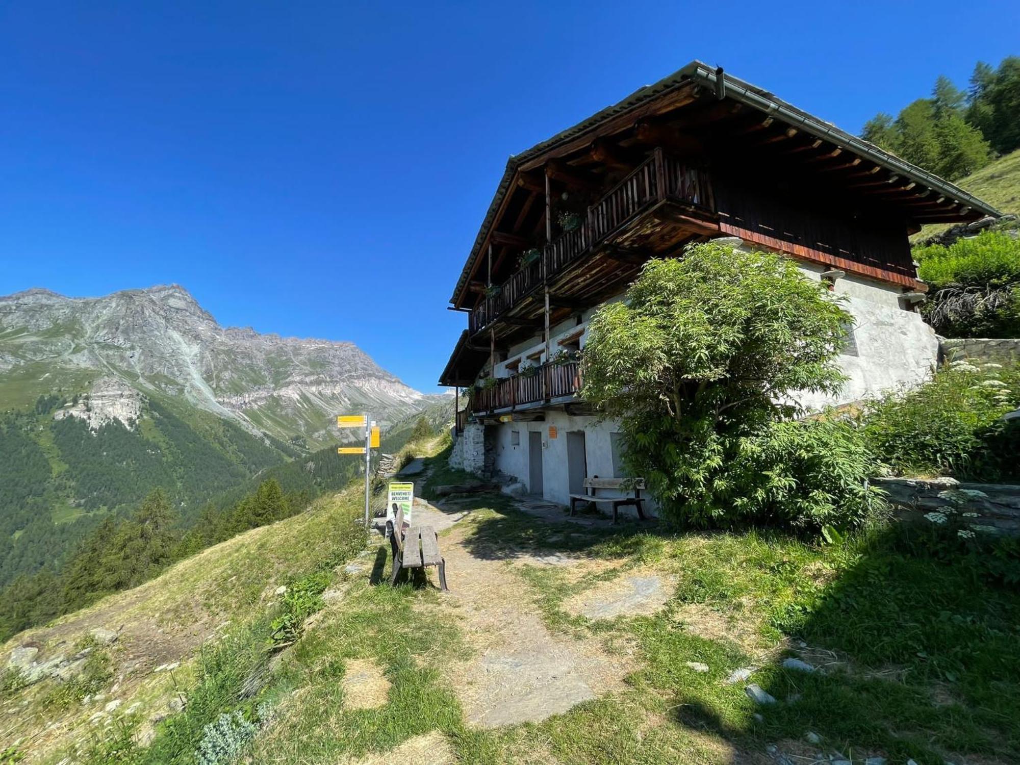 Rifugio Guide Frachey Hotel Saint Jacques Buitenkant foto