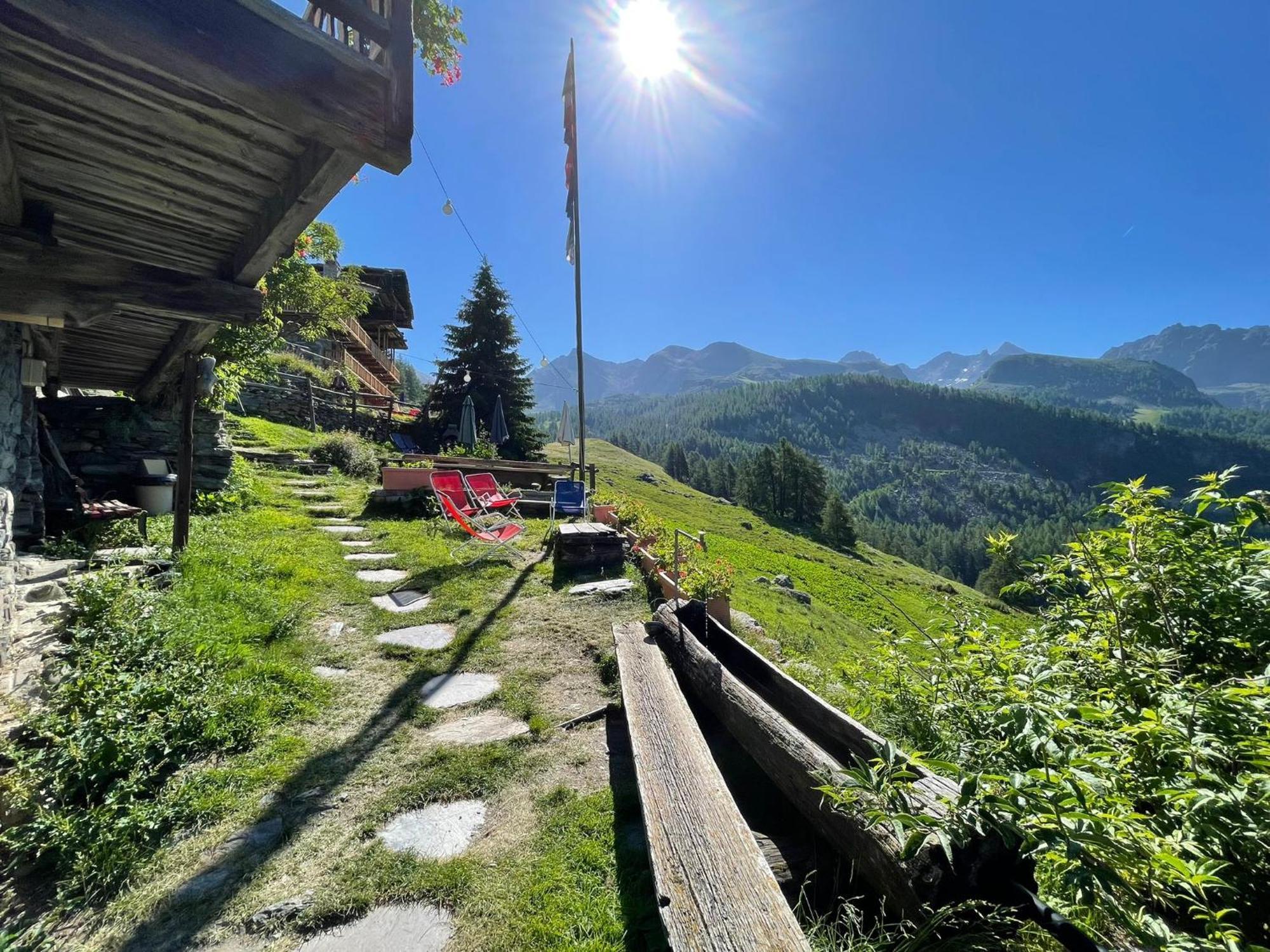 Rifugio Guide Frachey Hotel Saint Jacques Buitenkant foto