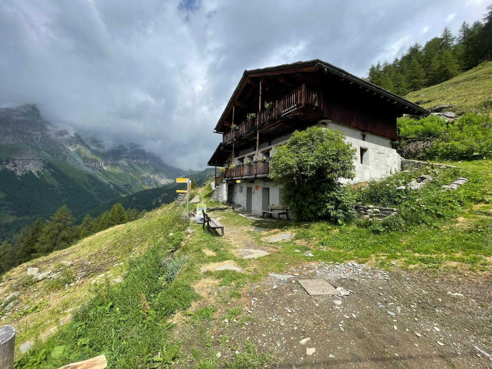 Rifugio Guide Frachey Hotel Saint Jacques Buitenkant foto