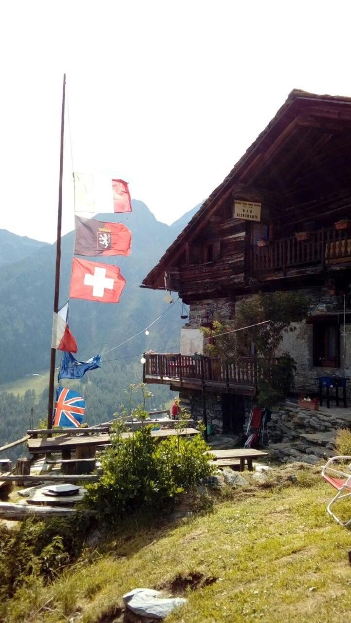 Rifugio Guide Frachey Hotel Saint Jacques Buitenkant foto